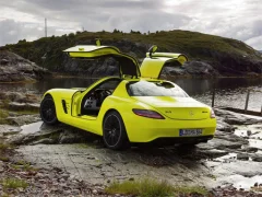 Spēle Mercedes-Benz SLS E-Cell Puzzle online