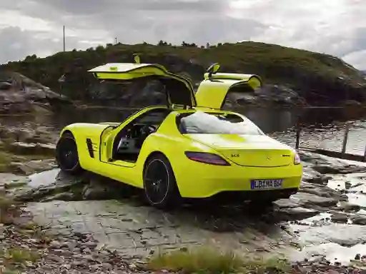 Spēle Mercedes-Benz SLS E-Cell Puzzle online