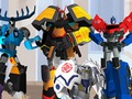 Spēle Transformatori. Maskējušies roboti: frakcija pretojas  online